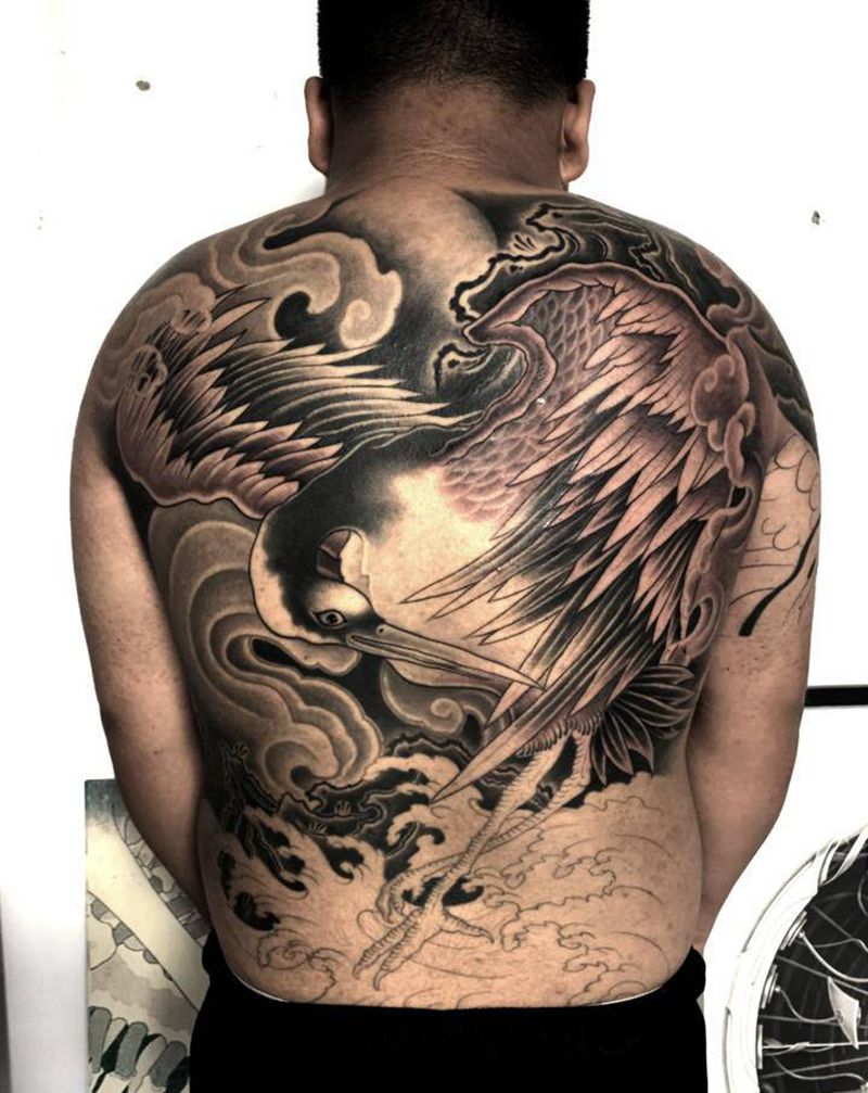 鹤 还差一次完成纹身图片_背部新传统纹身图案