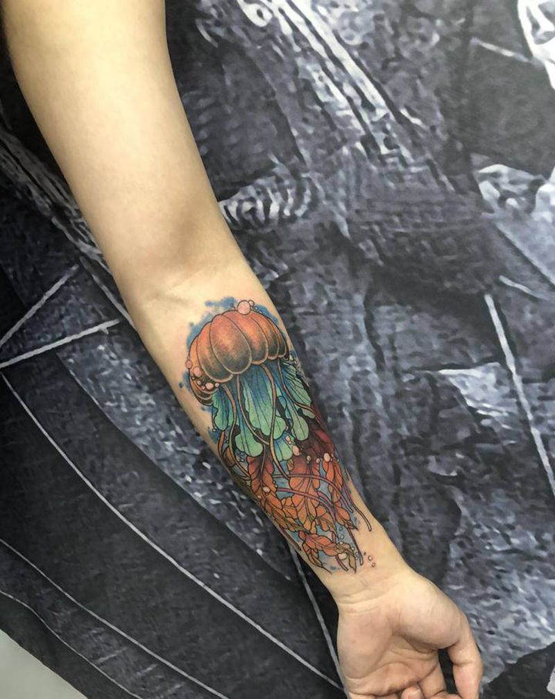 水母纹身图片_手臂水彩遮盖纹身图案