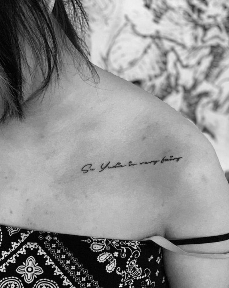 今日作品更新 #花体字母 #纹身图片_胸部肩部花体字纹身图案