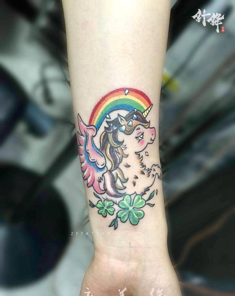独角兽纹身图片_手臂Old School水彩遮盖纹身图案