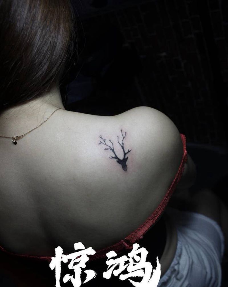 迷你鹿头纹身图片_肩部纹身图案