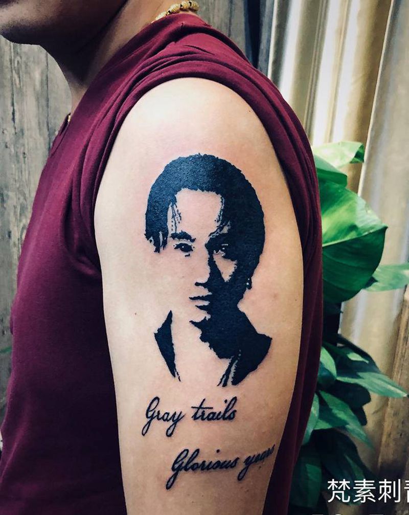 黄家驹剪影纹身图片_肩部纹身图案