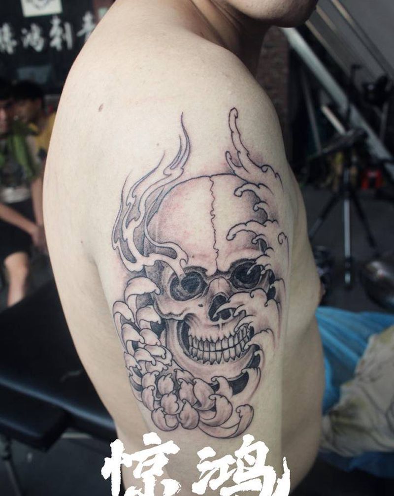 大臂骷髅头纹身图片_手臂纹身图案