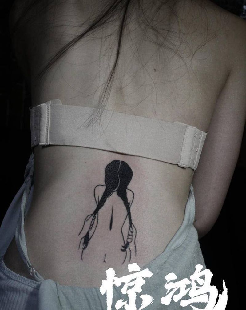 性感小图纹身图片_臀部纹身图案