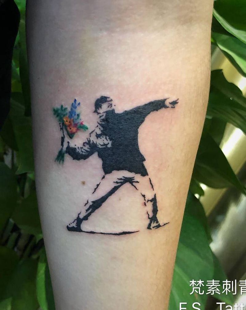 丢花男人纹身图片_手臂点刺纹身图案