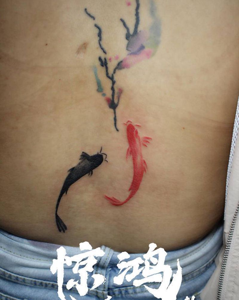 旧图添加纹身图片_背部纹身图案