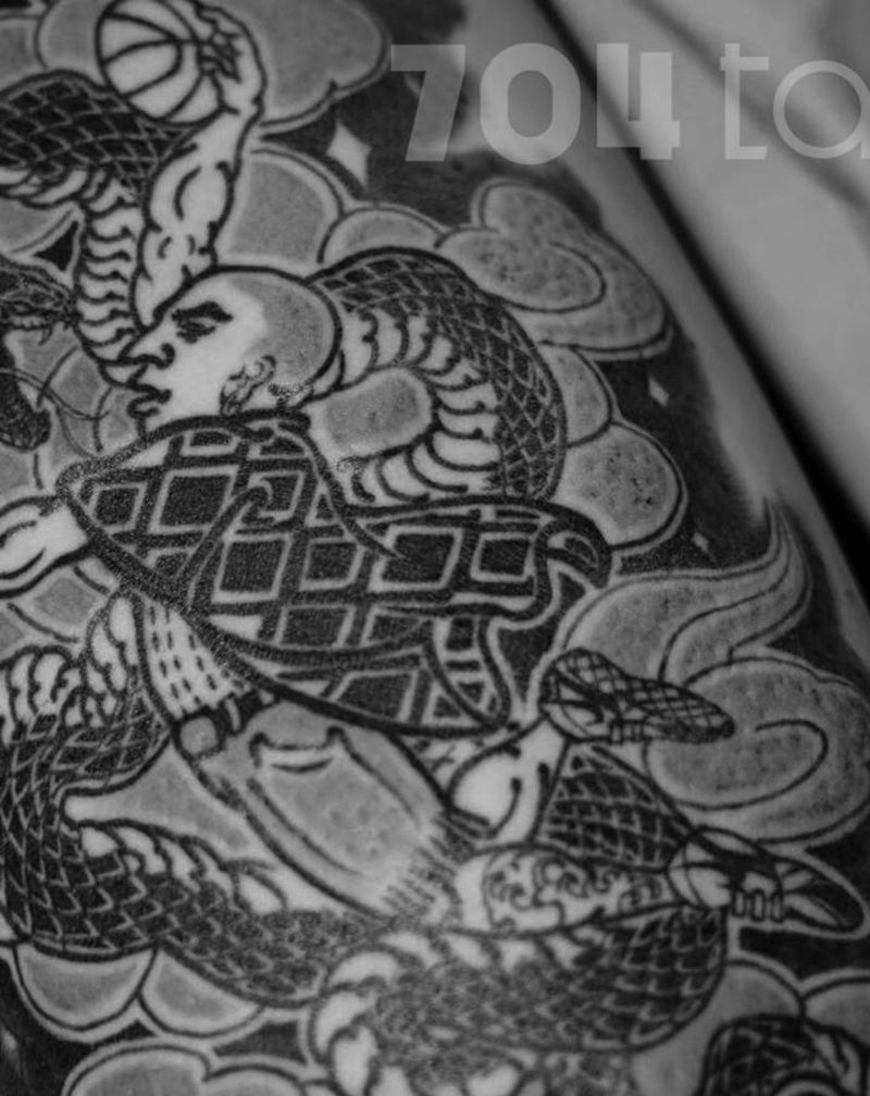 704刺青馆原创设计《黑曼巴》纹身图片_腿部臀部老传统纹身图案