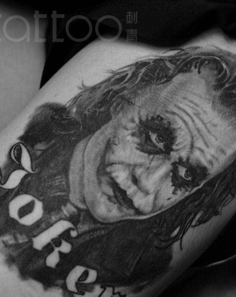 小丑纹身图片_臀部欧美写实纹身图案