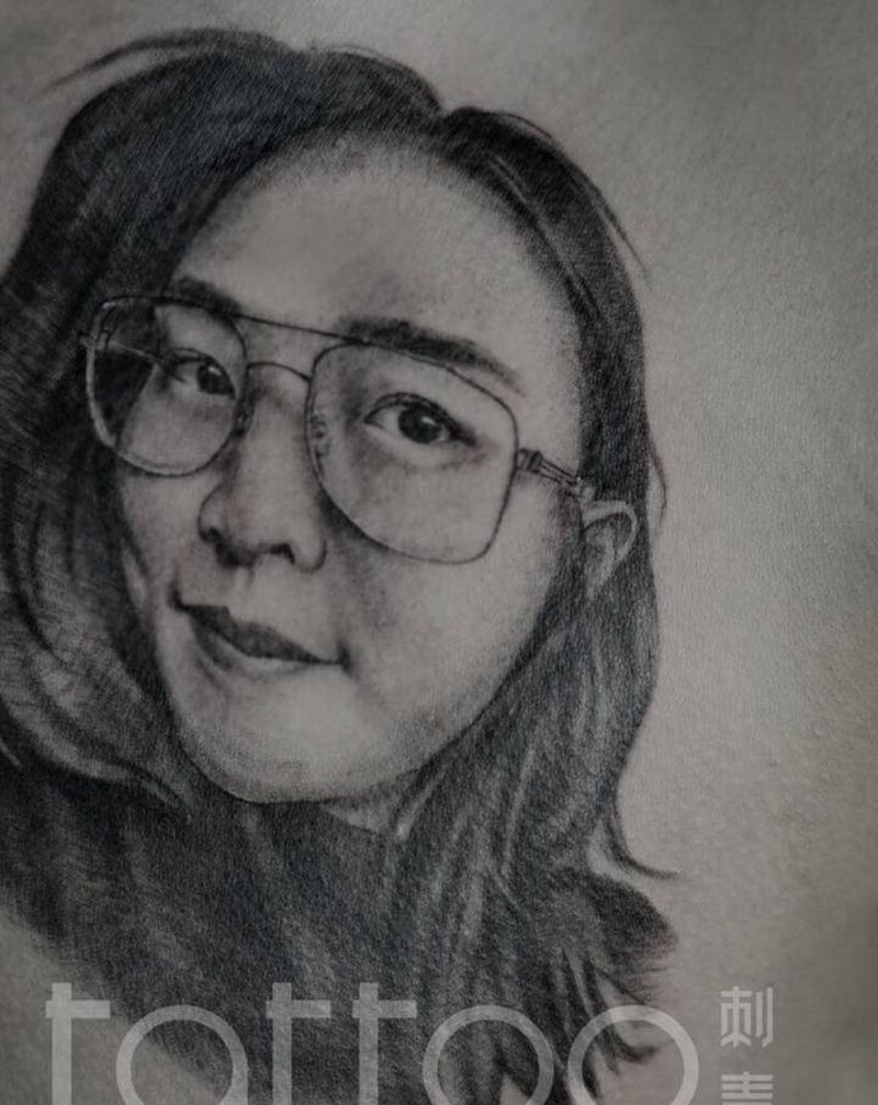 肖像纹身图片_胸部欧美写实纹身图案