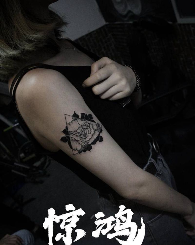 小素花纹身图片_手臂纹身图案