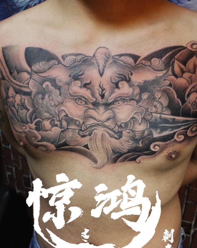 花胸纹身图片_胸部纹身图案