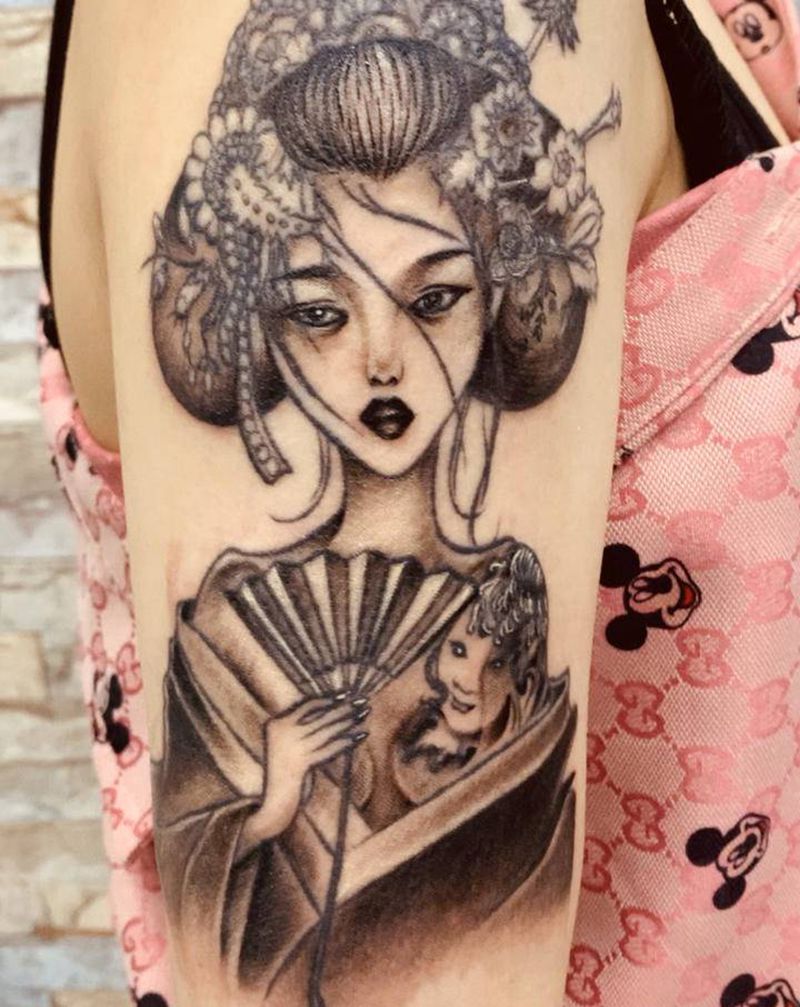 明月妓女纹身图片_手臂新传统纹身图案