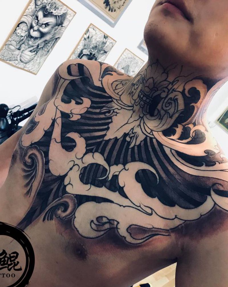 花胸纹身图片_颈部肩部纹身图案