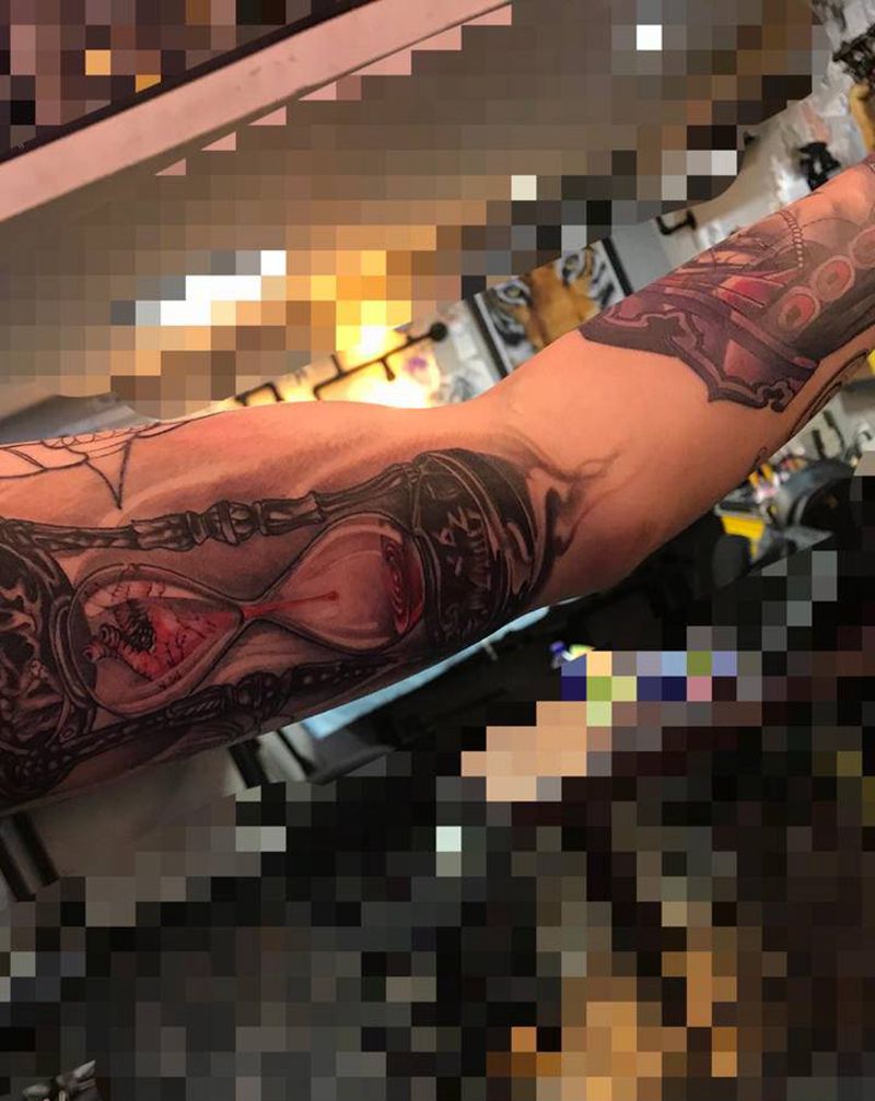 生命沙漏⏳纹身图片_手臂New School沙漏纹身图案