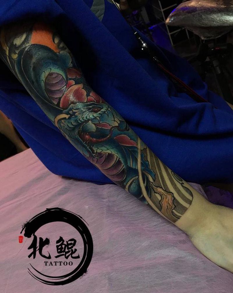 蛇纹身图片_手臂新传统纹身图案