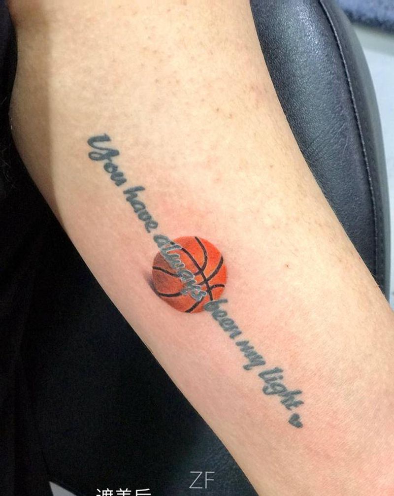 篮球纹身图片_手臂欧美写实遮盖纹身图案