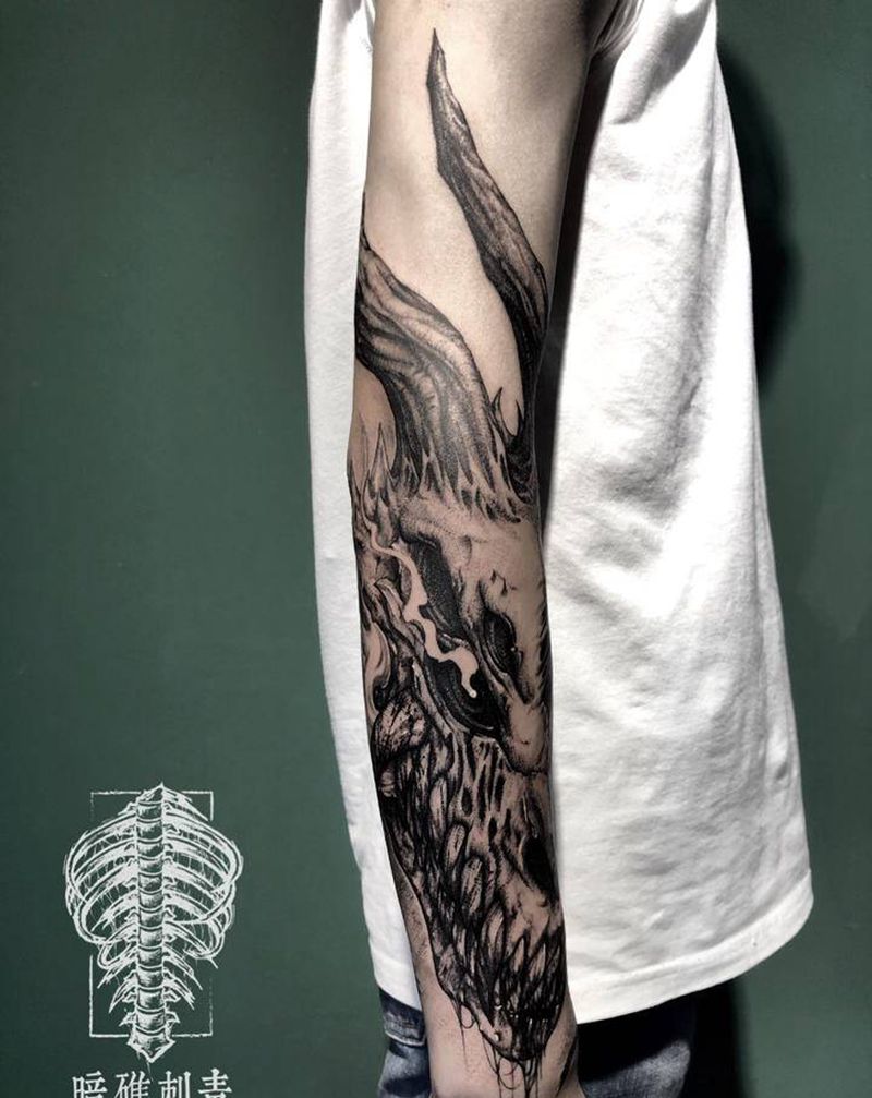 骨龙包小臂纹身图片_暗黑纹身图案