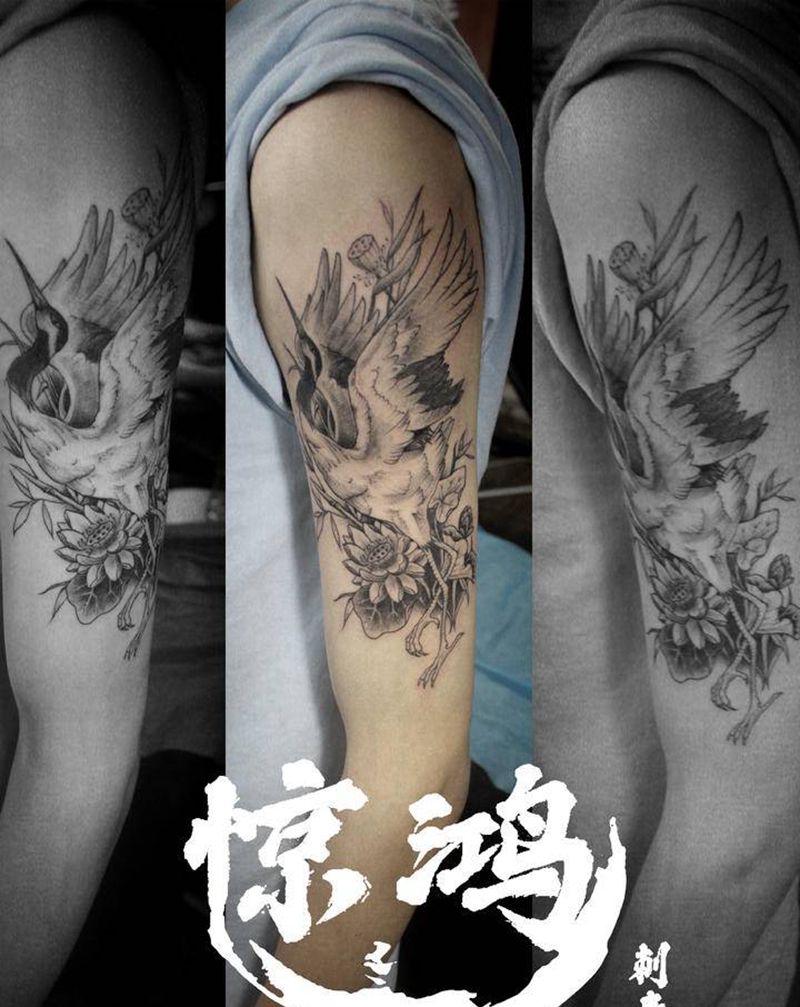 大臂仙鹤纹身图片_手臂新传统纹身图案