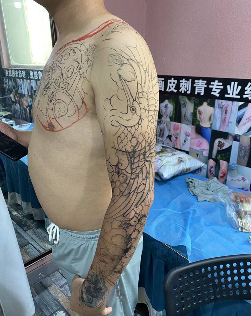 花臂 割线中纹身图片_臀部纹身图案