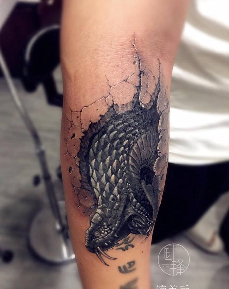 蛇纹身图片_手臂欧美写实遮盖纹身图案