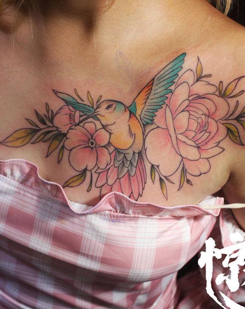 小型花胸纹身图片_胸部New School纹身图案