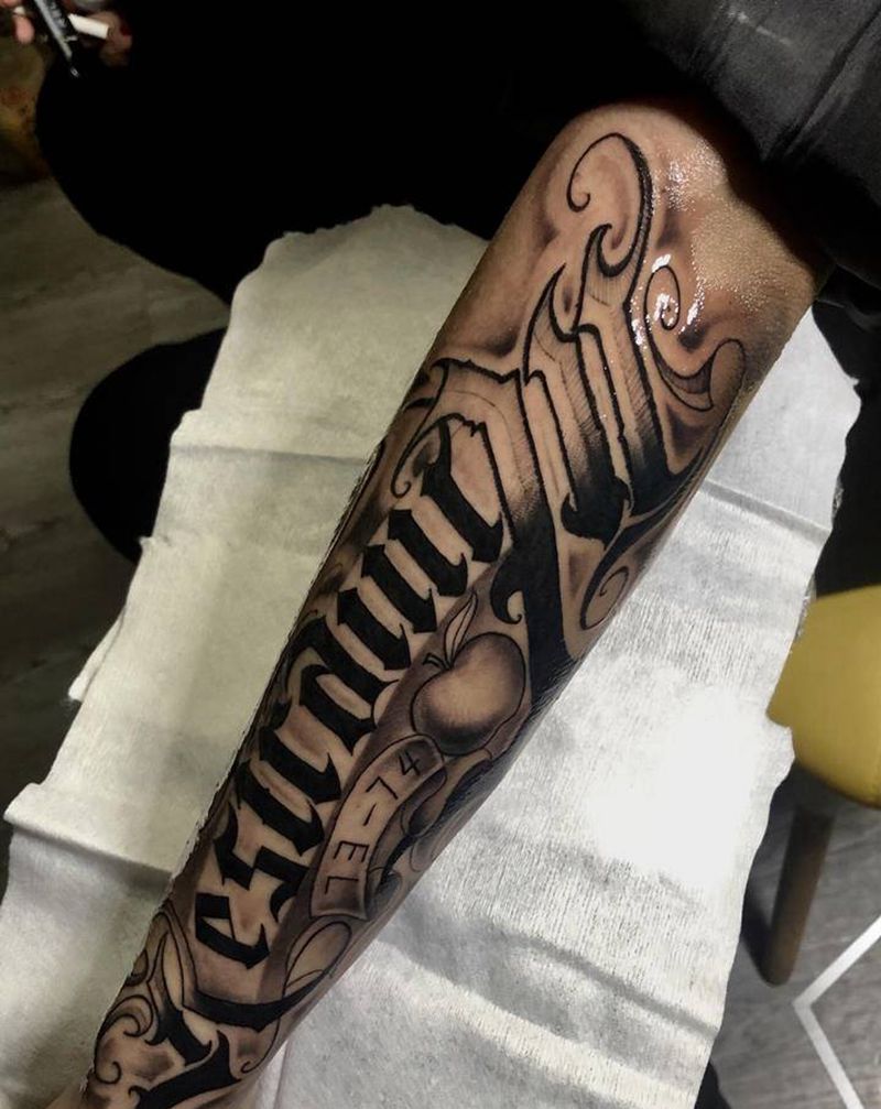 花体字纹身图片_手臂手部花体字New School纹身图案