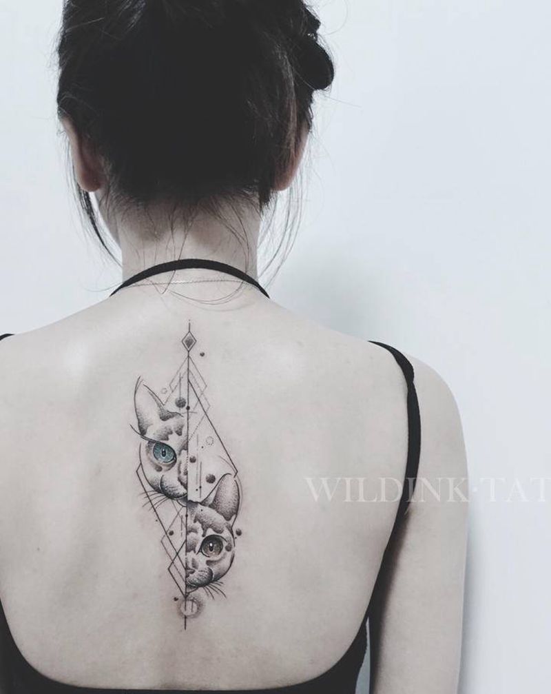 猫咪纹身图片_背部点刺猫咪纹身图案