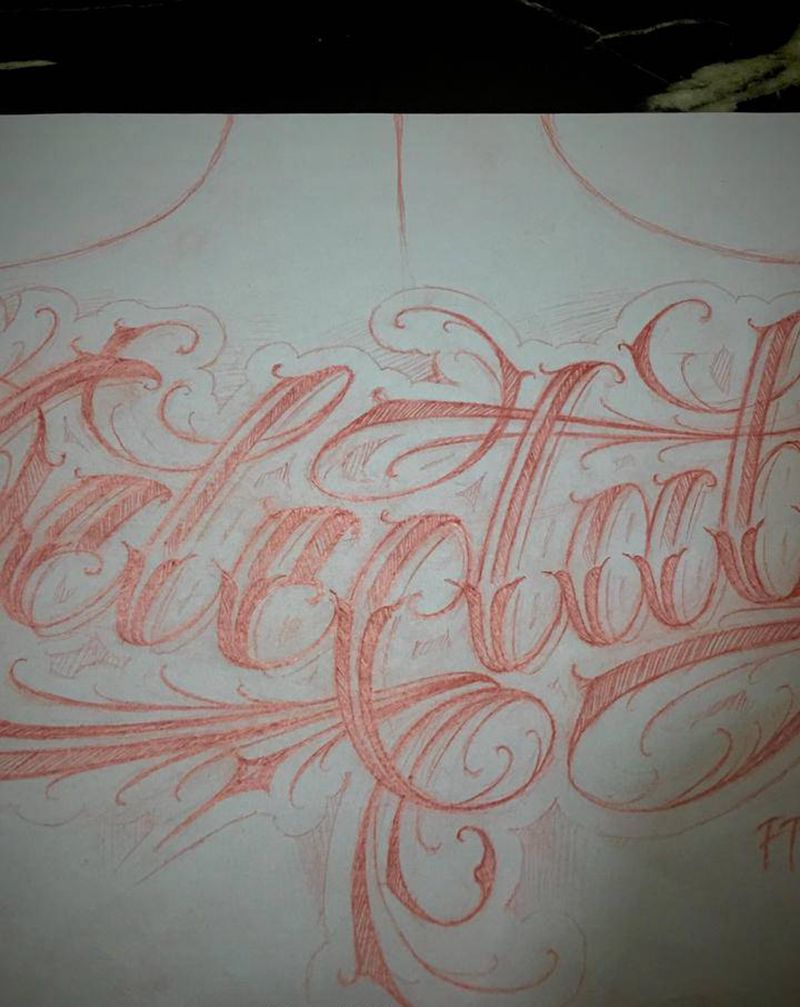 花胸字体设计纹身图片_胸部花体字英文字母纹身图案