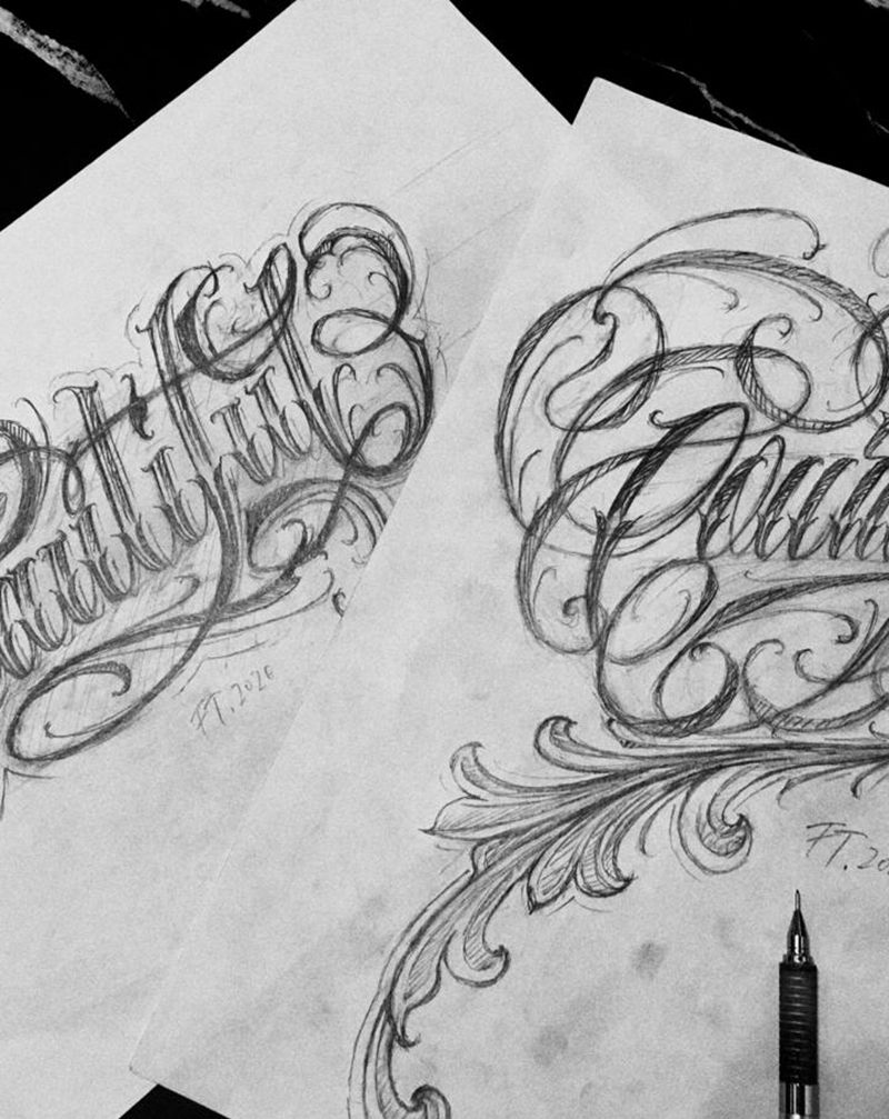 花体字设计纹身图片_臀部腿部花体字字母设计纹身图案