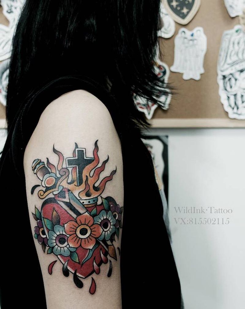 圣心纹身图片_手臂Old School老传统心匕首十字架纹身图案