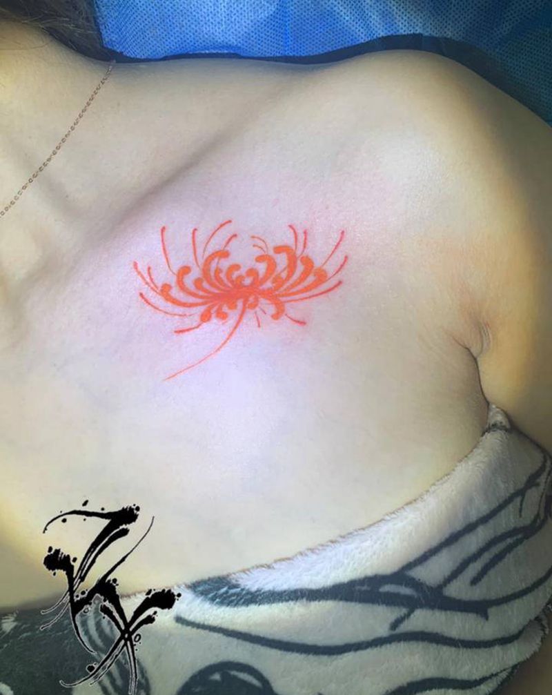 彼岸花纹身图片_颈部胸部纹身图案