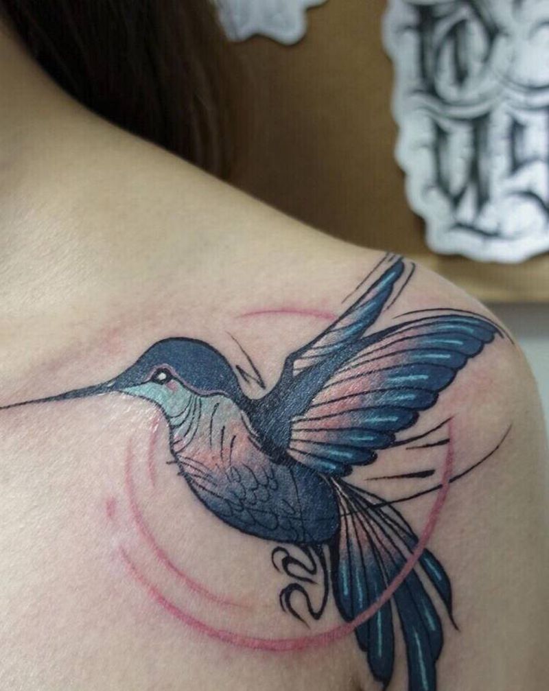 蜂鸟纹身图片_胸部肩部New School鸟纹身图案