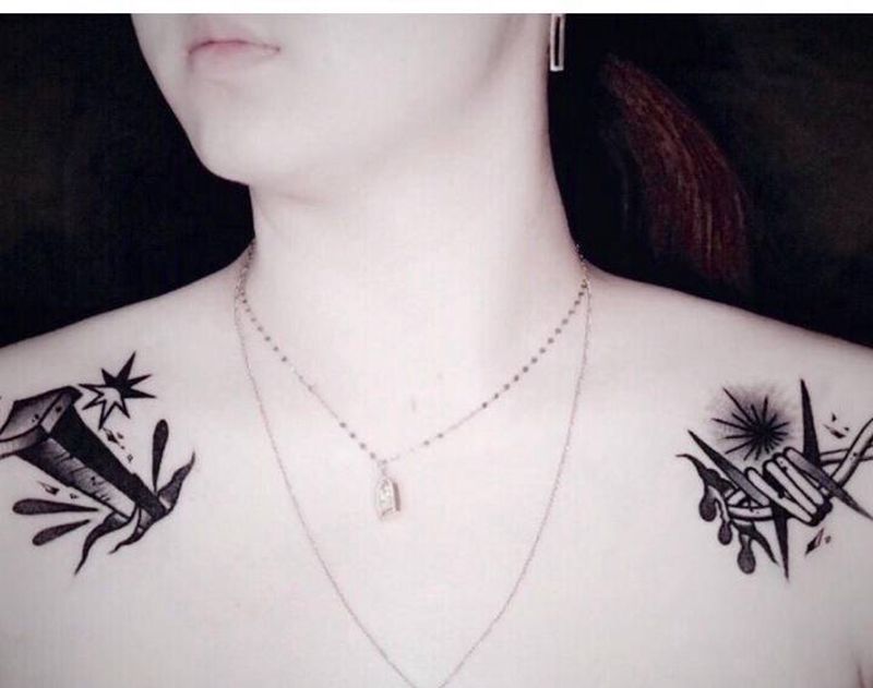 痛苦与折磨纹身图片_肩部胸部Old School点刺铁钉铁丝荆棘纹身图案