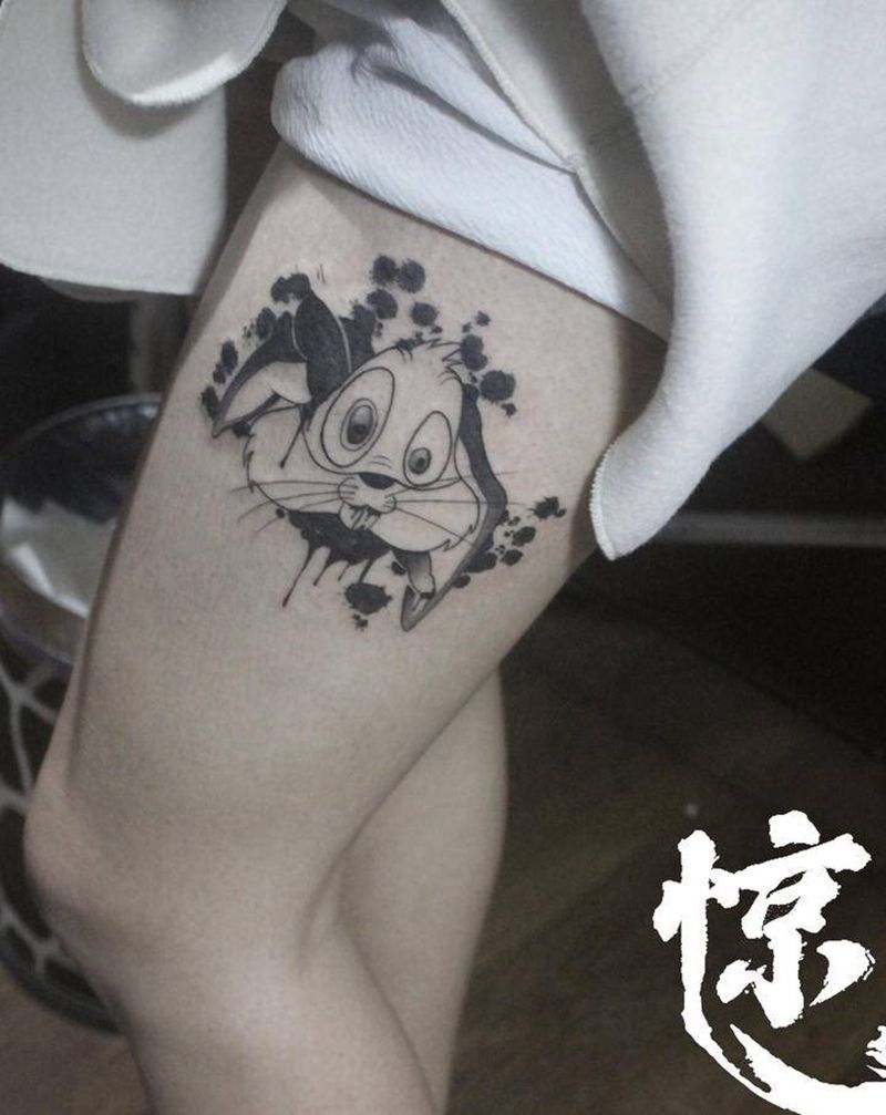 大腿小白兔叽纹身图片_腿部水墨纹身图案