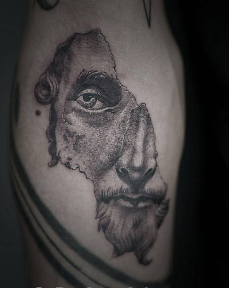 石膏纹身图片_手臂欧美写实纹身图案