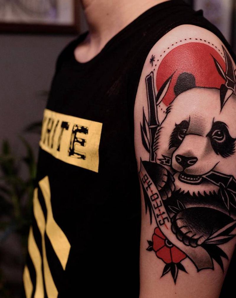 大熊猫纹身图片_肩部手臂老传统Old School熊猫竹子纹身图案