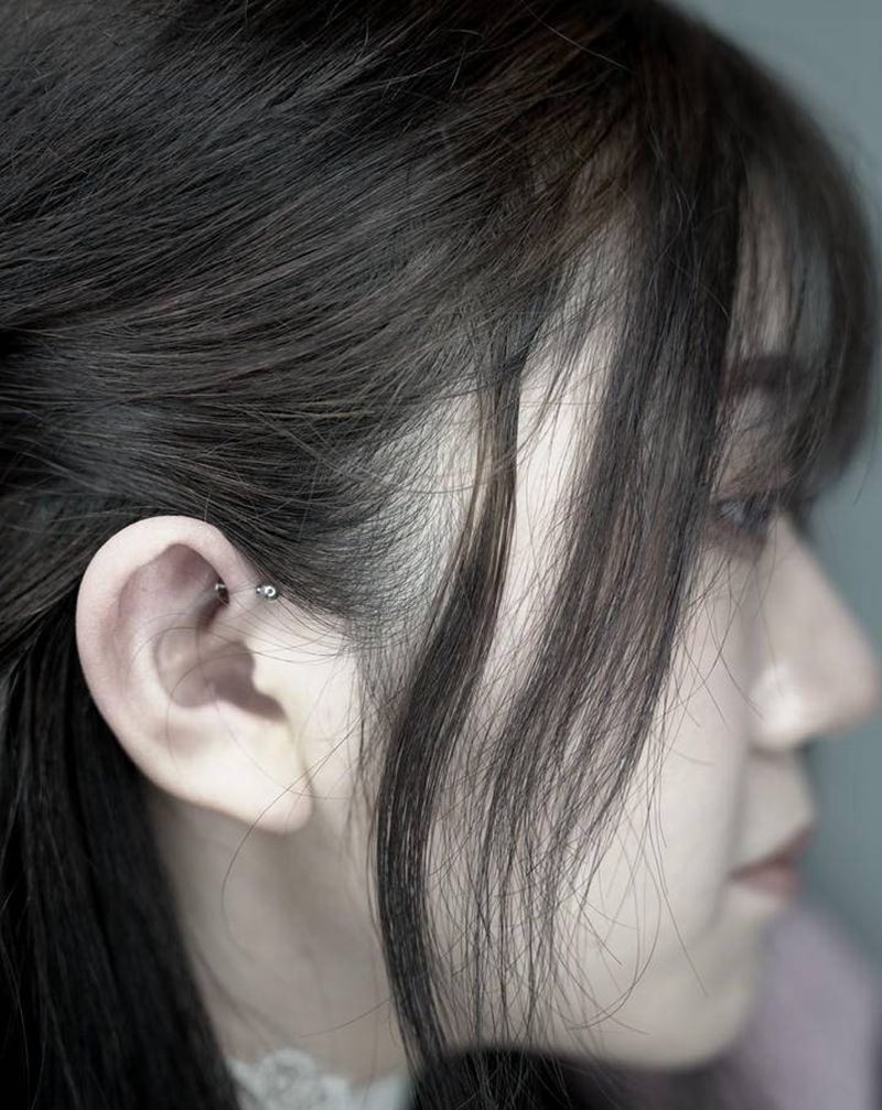 泫雅钉纹身图片_颈部几何纹身图案