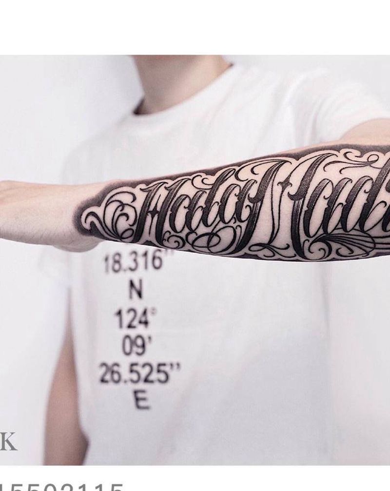 皇家马德里纹身图片_手臂花体字单词纹身图案