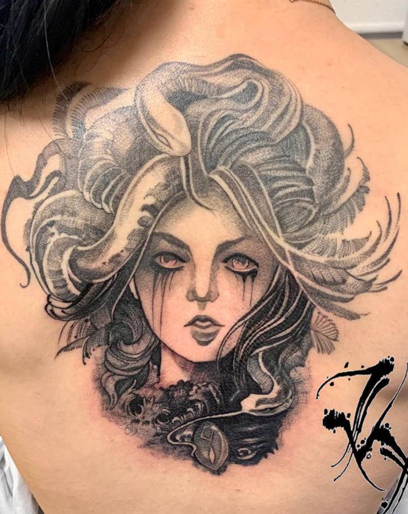 美杜莎纹身图片_背部纹身图案