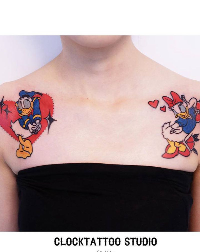 唐老鸭&黛丝纹身图片_肩部胸部老传统Old School唐老鸭纹身图案