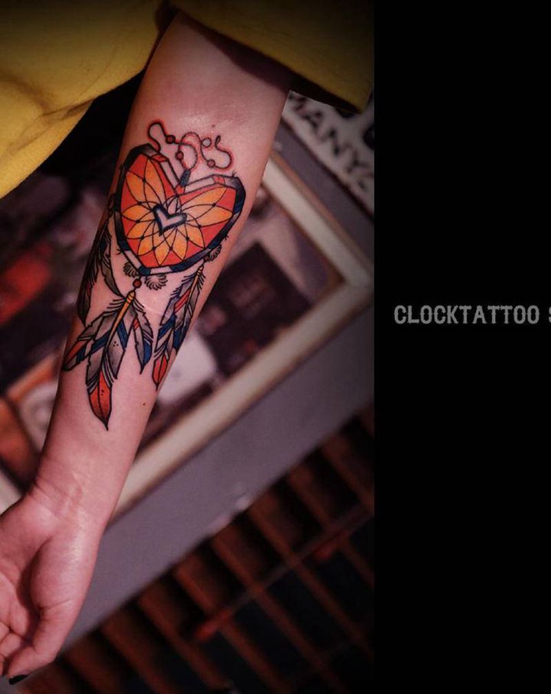 捕梦网纹身图片_手臂老传统Old School捕梦网羽毛纹身图案