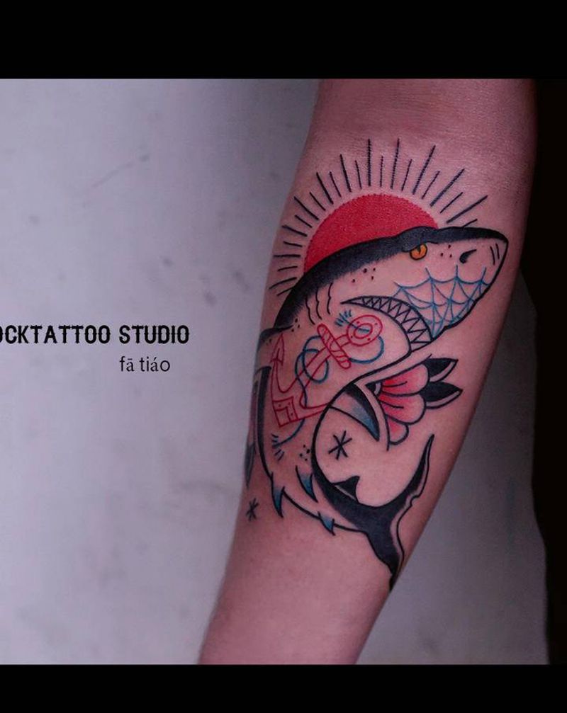 鲨鱼纹身图片_手臂老传统Old School鲨鱼纹身图案