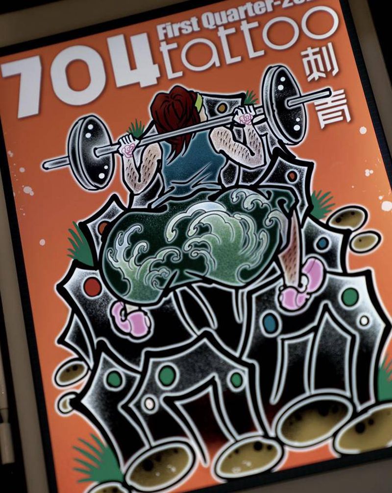 深蹲蜜桃臀纹身图片_新传统纹身图案