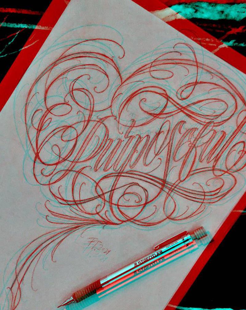 花体字设计纹身图片_臀部腿部花体字纹身图案