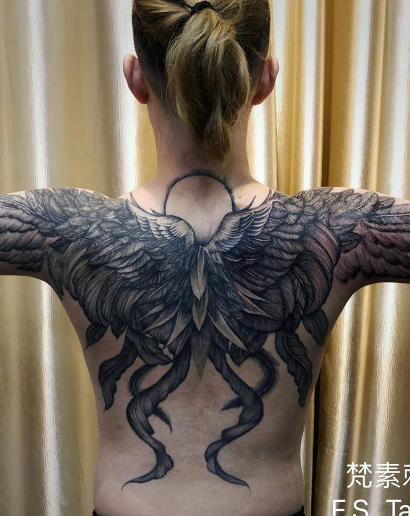 翅膀纹身图片_背部点刺纹身图案