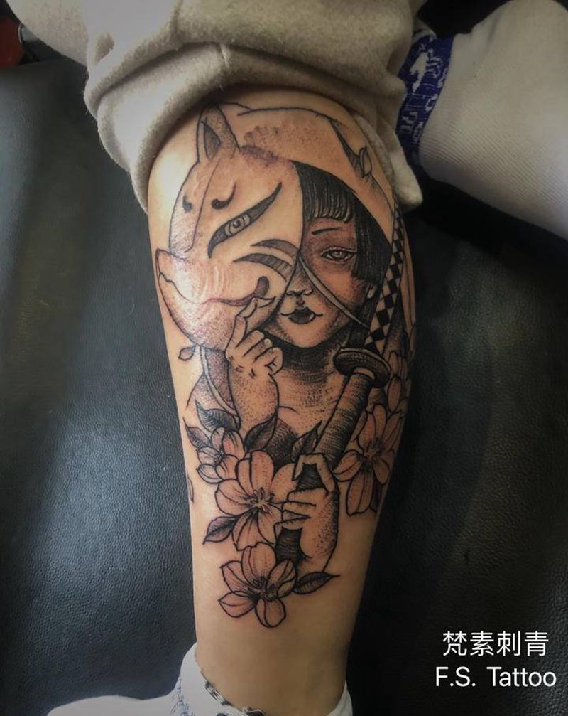 艺姬纹身图片_腿部点刺纹身图案