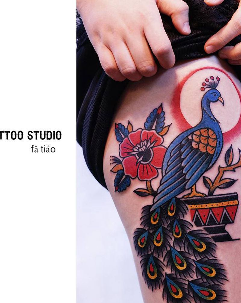 孔雀纹身图片_臀部腿部Old School老传统孔雀纹身图案