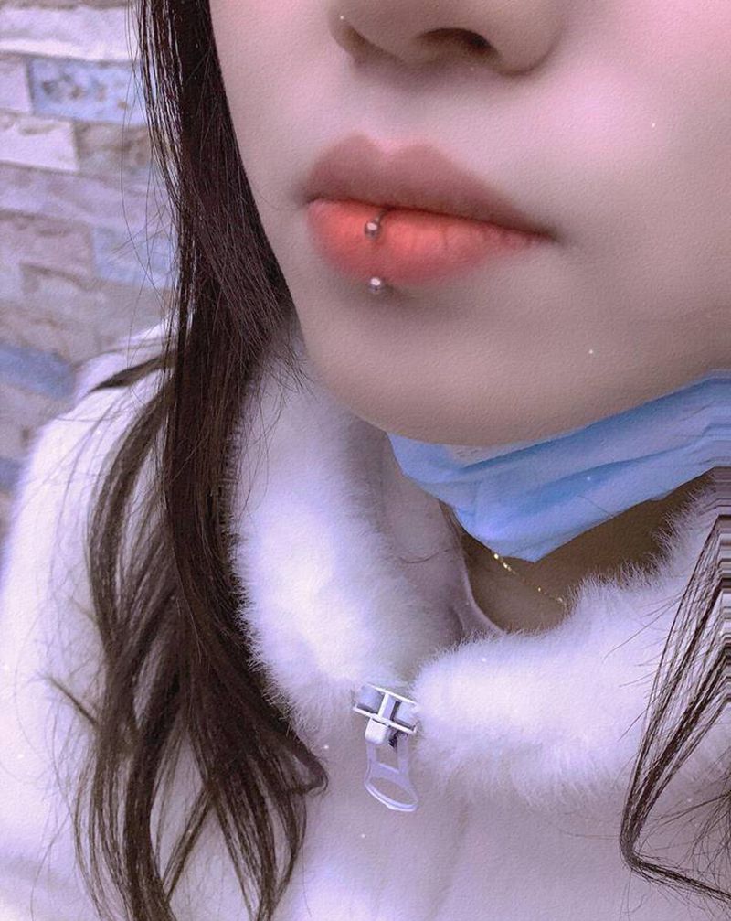 唇钉纹身图片_唇钉纹身图案