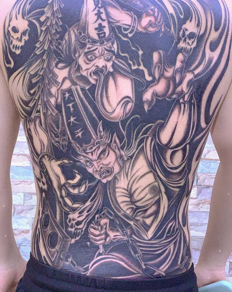 钟馗捉鬼纹身图片_背部新传统纹身图案
