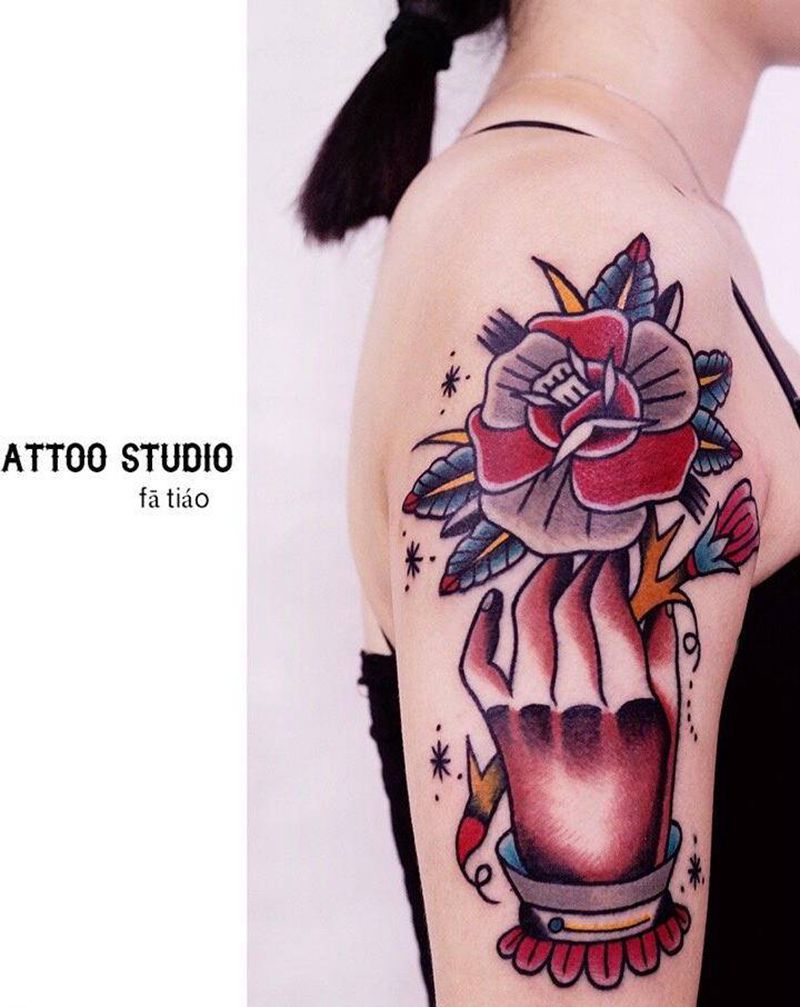 赠人玫瑰，手有余香纹身图片_手臂Old School老传统玫瑰手纹身图案